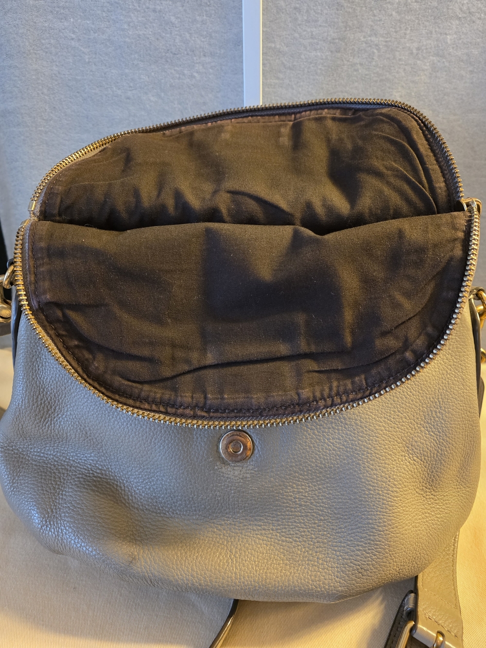 Nuts in a Basket Marc by Marc Jacobs Natasha Gray Pebbled Leather Crossbody Bag - Picture 7 of 9